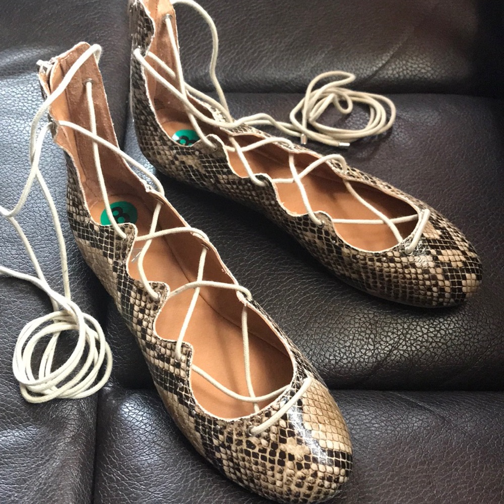 NWOB MIA Snake skin lace up flats